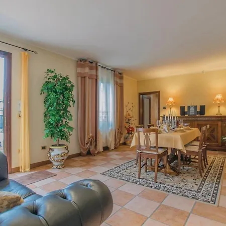 Antique Con Piscina Idromassaggio In Verona, Veneto, Italia *