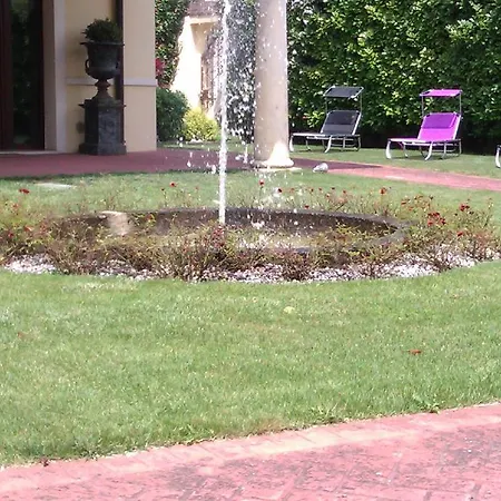 Villa Antique Con Piscina Idromassaggio In Verona, Veneto, Italia