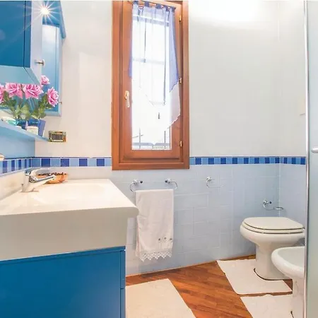 Antique Con Piscina Idromassaggio In Verona, Veneto, Italia