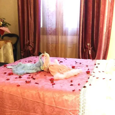 Villa Antique Con Piscina Idromassaggio In Verona, Veneto, Italia