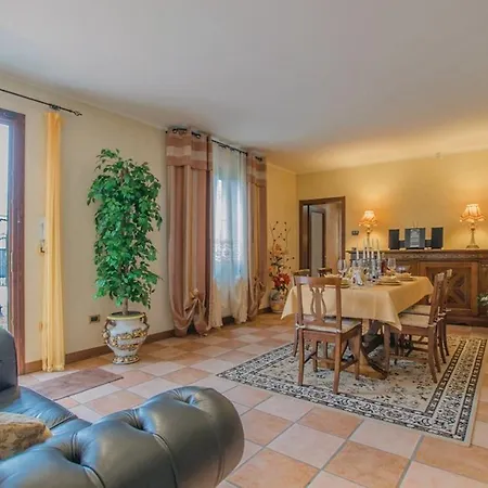 Antique Con Piscina Idromassaggio In Verona, Veneto, Italia *